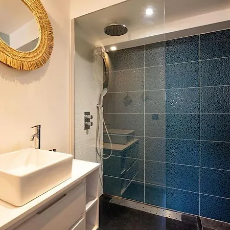 Super Avec Piscine Hotel